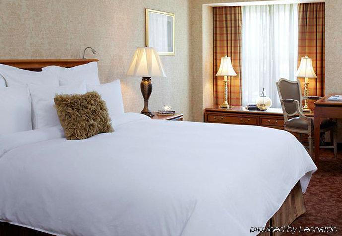 The Del Monte Lodge Renaissance Rochester Hotel&Spa Exterior foto